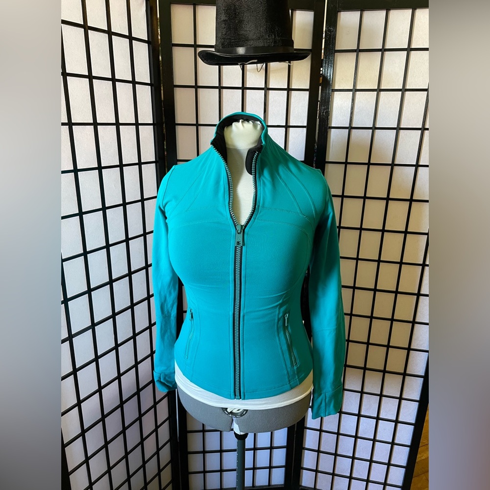 Lululemon Vintage Size 8 Sea Green Running Jacket - Picture 2 of 7